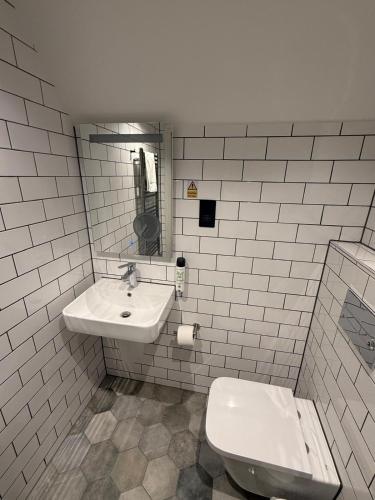 Habitación individual sin ventanas del hotel Lidos. Foto 5