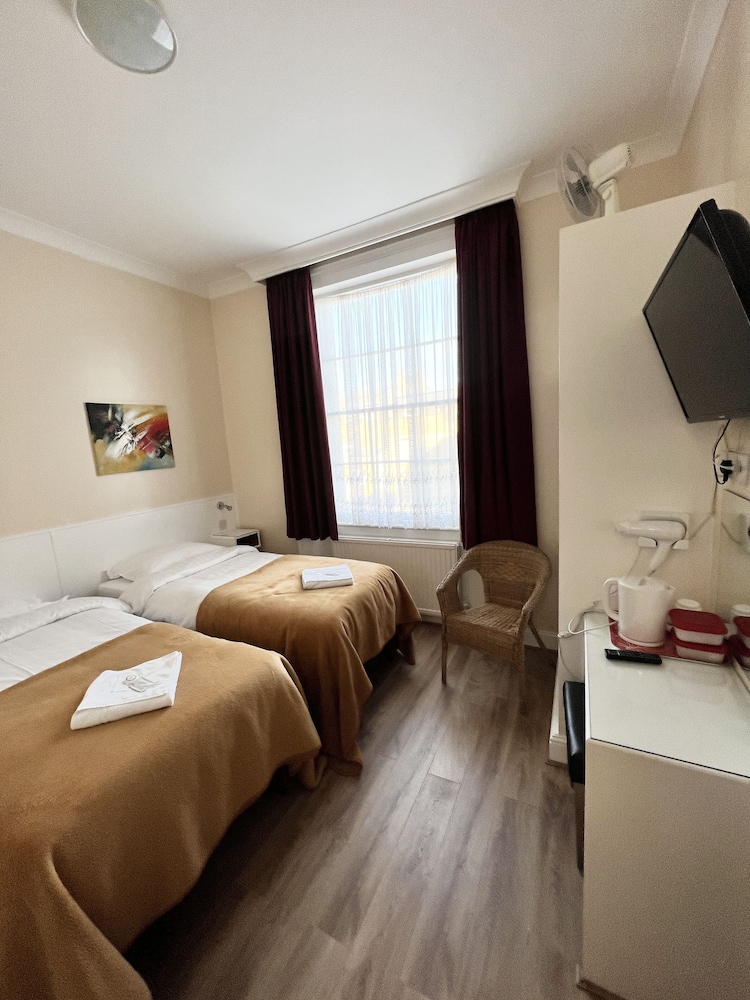 Habitación con 2 camas individuales del hotel Melbourne House. Foto 12