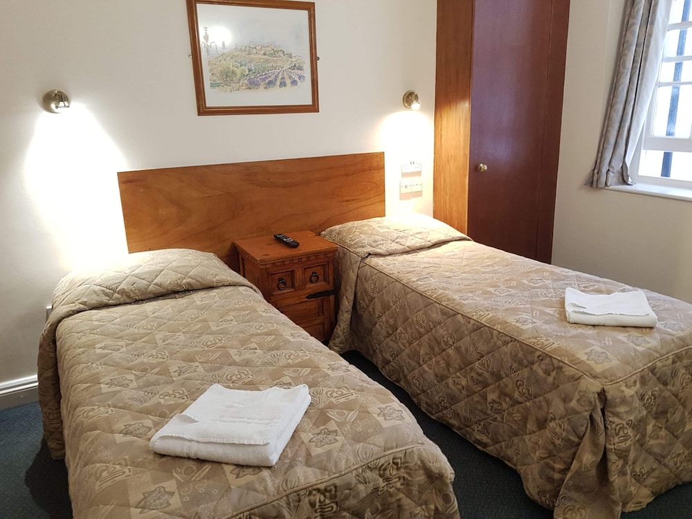 Habitación estándar con 2 camas individuales, baño privado del hotel Normandie