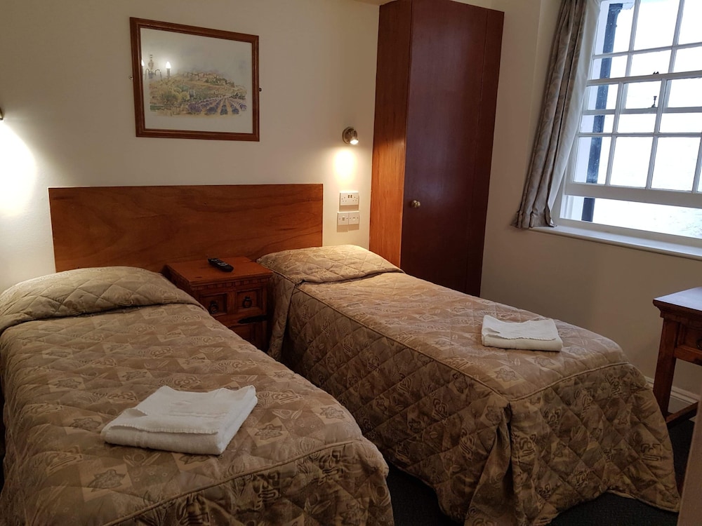 Habitación estándar con 2 camas individuales, baño privado del hotel Normandie. Foto 4