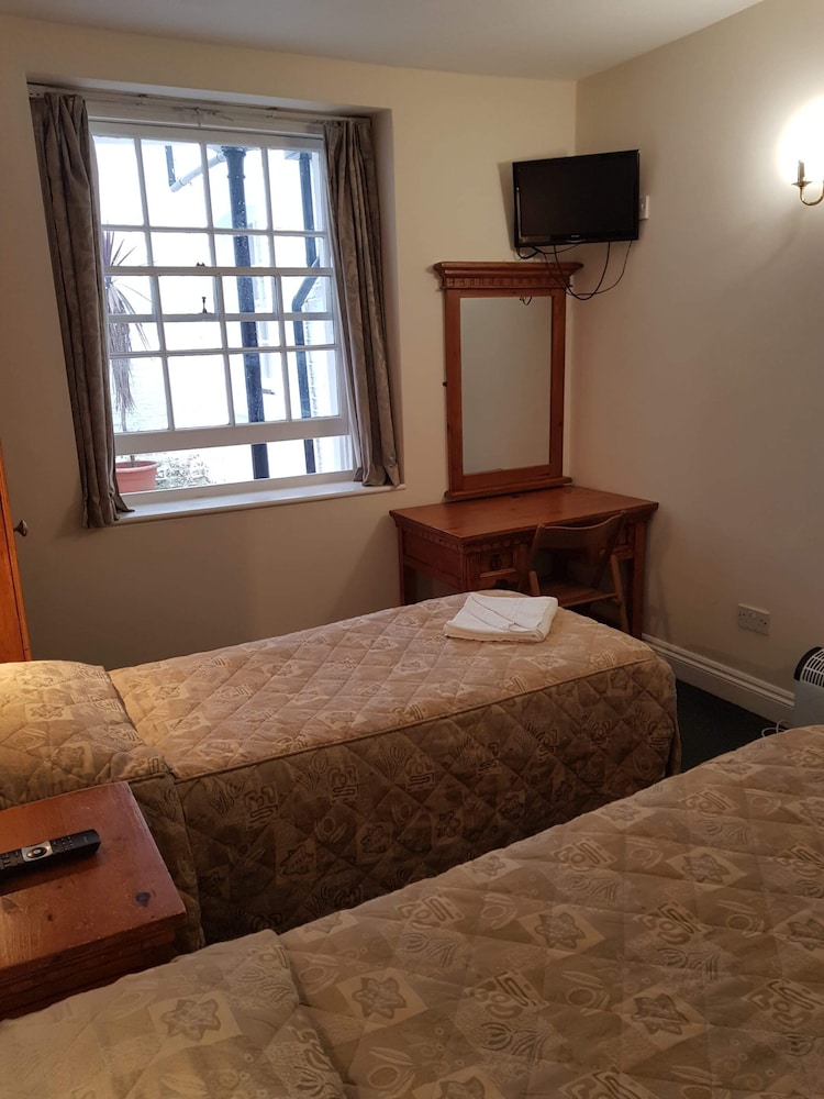 Habitación estándar con 2 camas individuales, baño privado del hotel Normandie. Foto 5