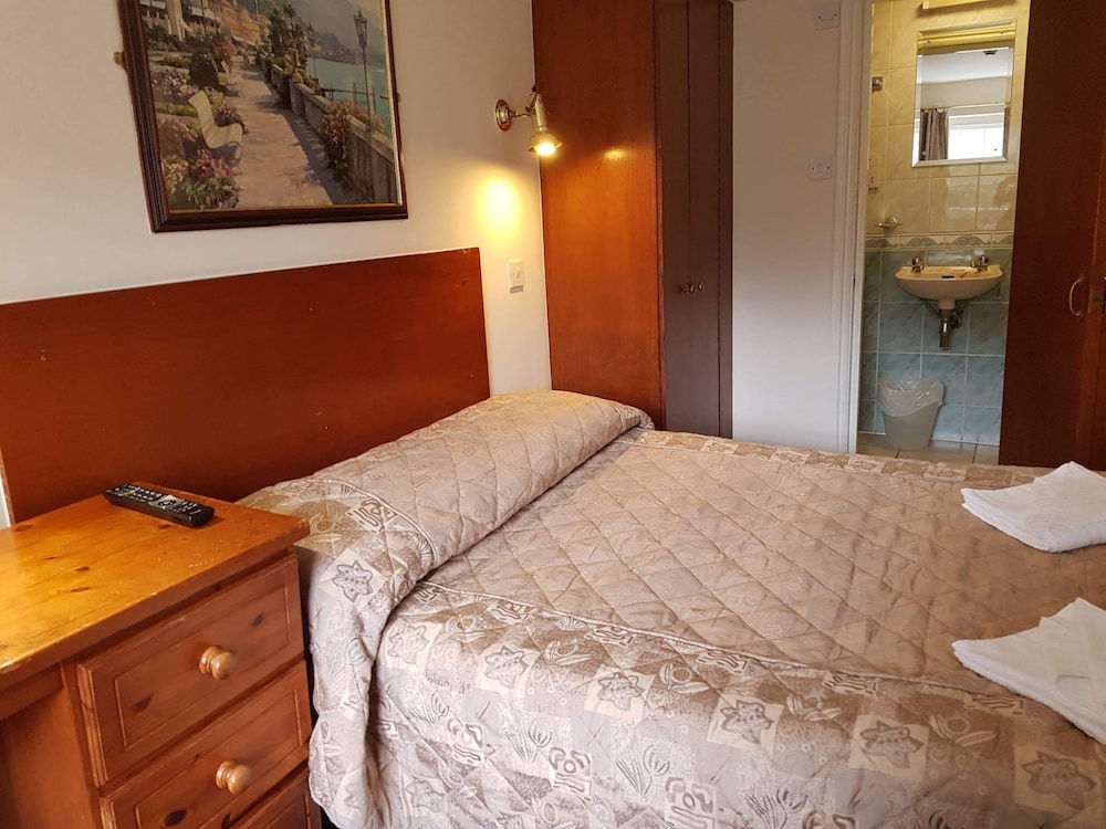 Habitación estándar doble, baño privado del hotel Normandie