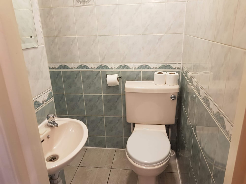 Habitación estándar doble, baño privado del hotel Normandie. Foto 9
