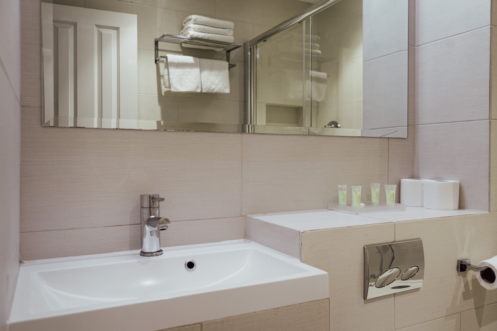 Habitación clásica con 2 camas individuales del hotel Athena. Foto 1