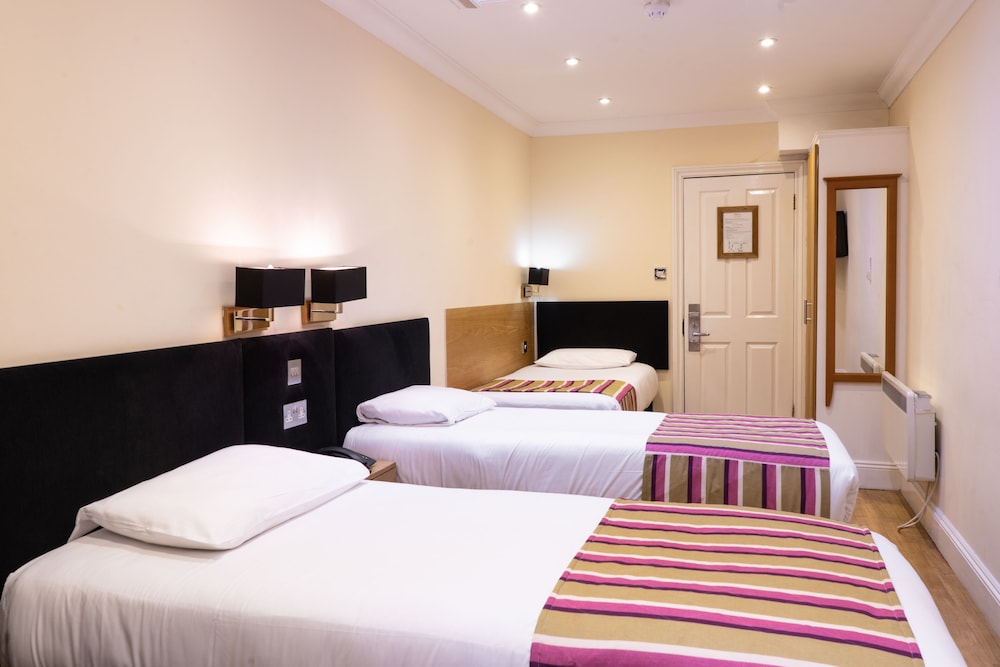 Habitación triple clásica del hotel Athena. Foto 1