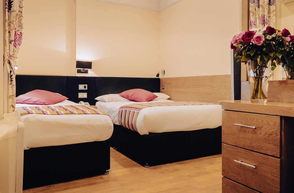 Habitación triple clásica del hotel Athena. Foto 3