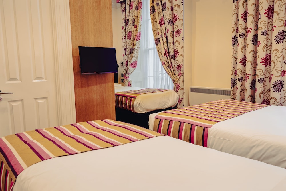 Habitación cuádruple clásica del hotel Athena