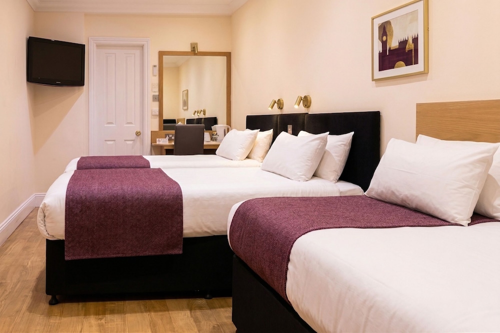 Habitación triple clásica del hotel Athena. Foto 8