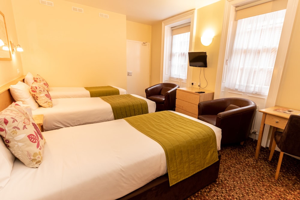 Habitación triple del hotel The Darlington Hyde Park. Foto 1