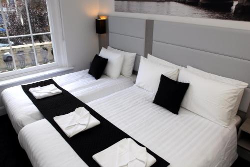 Habitación Triple del hotel The Omega. Foto 7