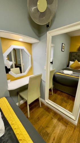 Habitación Cuádruple Estándar del hotel Piccolino Hyde Park. Foto 9