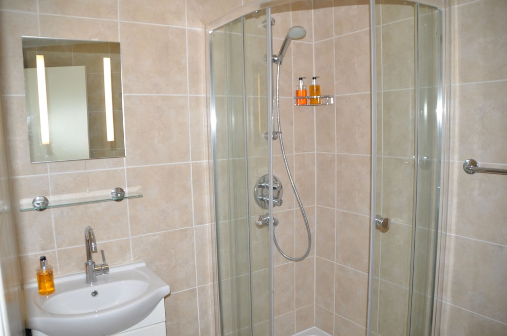Habitación triple estándar del hotel Barry House. Foto 15