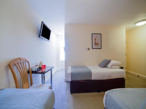 Habitación Cuádruple Deluxe del hotel Elysee Hydepark. Foto 1