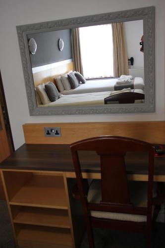 Habitación Cuádruple Deluxe del hotel Elysee Hydepark. Foto 2