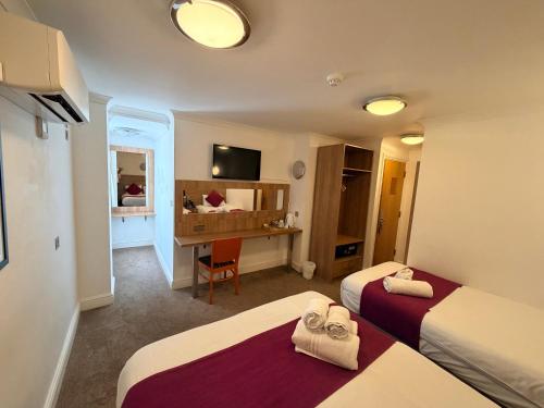 Habitación Triple Deluxe del hotel Elysee Hydepark. Foto 9