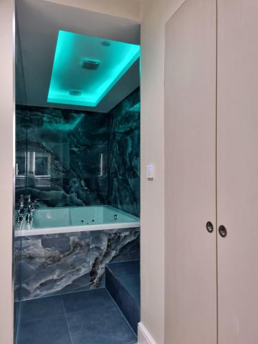 Suite exclusiva con jacuzzi del hotel NOX - Bayswater. Foto 6