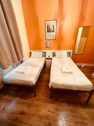 Habitación Doble con baño privado - 2 camas del hotel Gresham Bloomsbury. Foto 4