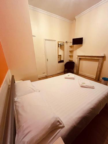 Habitación Doble con baño privado del hotel Gresham Bloomsbury. Foto 4