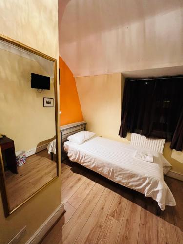 Habitación Individual con baño privado del hotel Gresham Bloomsbury. Foto 4