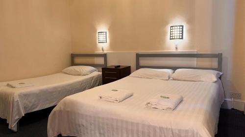 Habitación Familiar con baño privado del hotel Gresham Bloomsbury. Foto 1