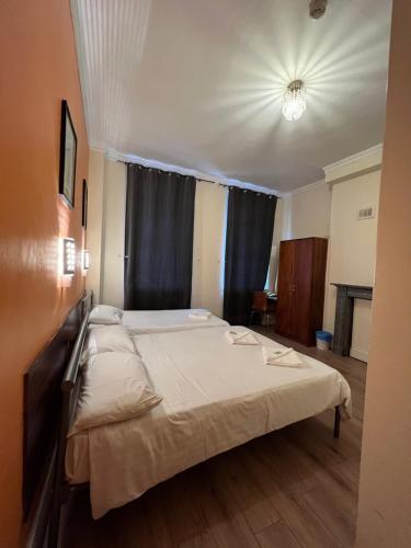 Habitación Familiar con baño privado del hotel Gresham Bloomsbury. Foto 4