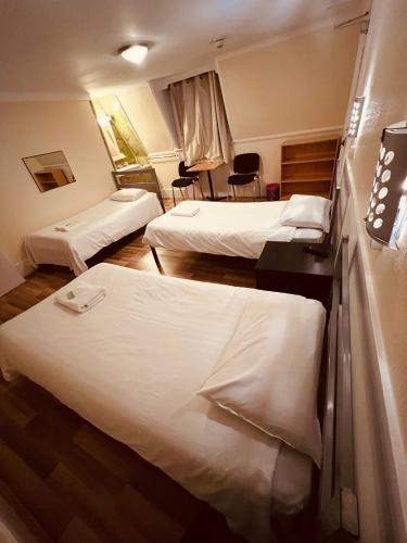 Habitación Familiar con baño compartido del hotel Gresham Bloomsbury. Foto 2