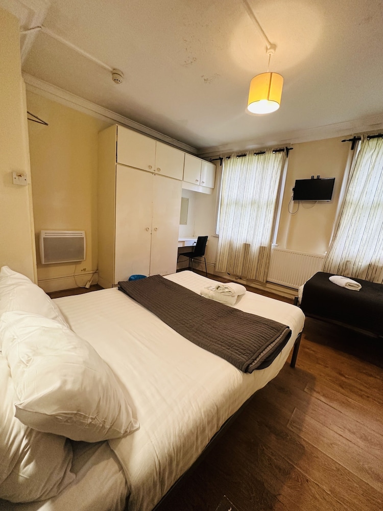 Habitación triple, baño privado del hotel Thanet Annex. Foto 1