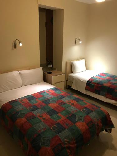 Habitación Triple con baño - Solo alojamiento - Sótano del hotel Seven Dials. Foto 3