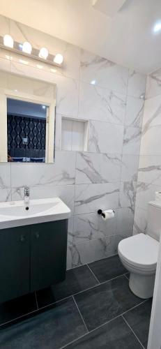 Habitación Triple con baño privado - Planta sótano del hotel George