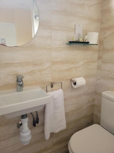 Habitación Individual con baño privado del hotel George. Foto 1