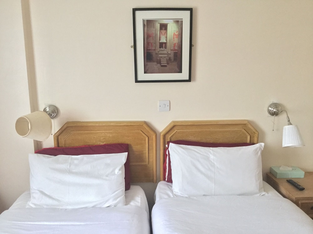 Habitación con 2 camas individuales del hotel Chiswick Lodge. Foto 2