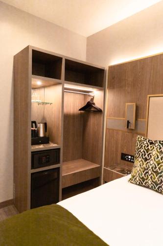Habitación Doble Deluxe del hotel Merit Kensington. Foto 22