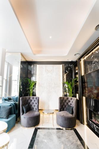 Suite con vistas al jardín del hotel Merit Kensington. Foto 2