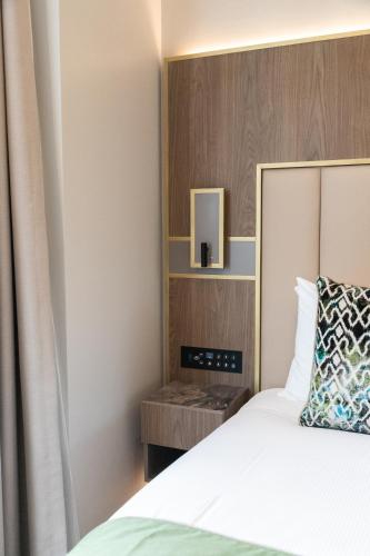 Suite con vistas al jardín del hotel Merit Kensington. Foto 12