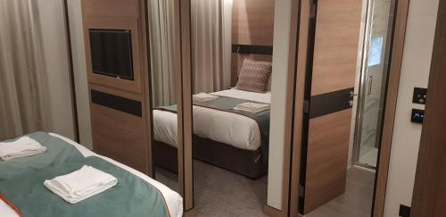 Habitación Cuádruple Superior del hotel Merit Kensington. Foto 12