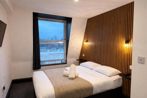 Habitación Doble con baño privado del hotel Oyo Amsterdam. Foto 5