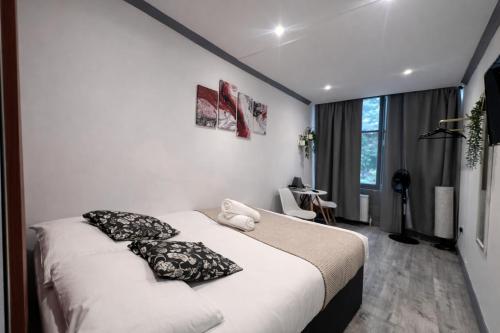 Habitación Doble con baño privado del hotel Oyo Amsterdam. Foto 6