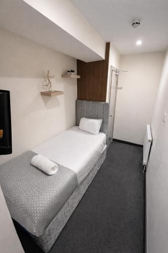 Habitación Individual Estándar del hotel Oyo Amsterdam. Foto 1