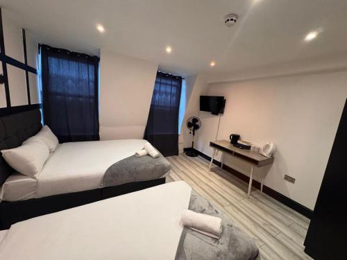 Habitación Triple Deluxe del hotel Oyo Amsterdam. Foto 5