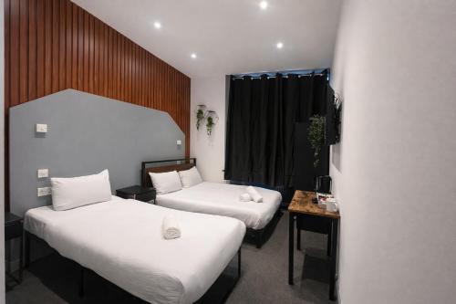 Habitación Triple Deluxe del hotel Oyo Amsterdam. Foto 9