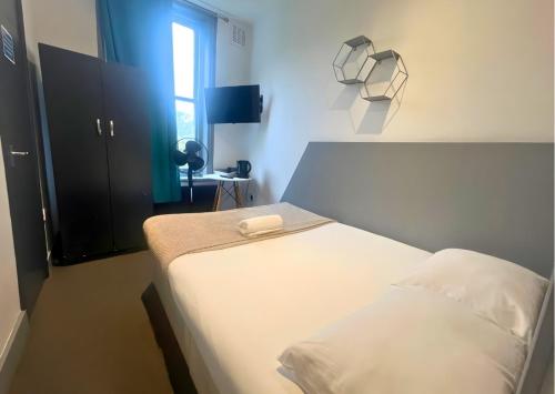 Habitación doble 1 Cama Individual del hotel Oyo Amsterdam. Foto 17
