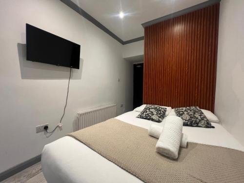 Habitación Doble con baño privado del hotel Oyo Amsterdam. Foto 11