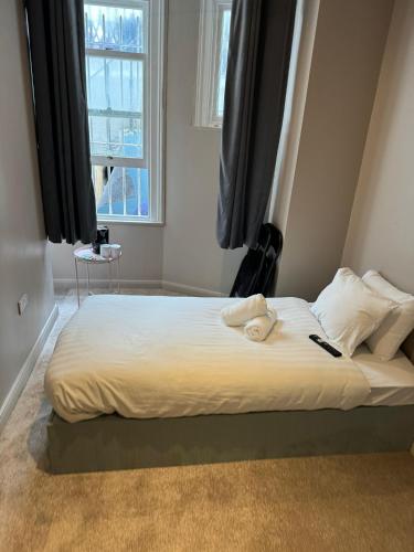 Habitación Doble Estándar - 2 camas del hotel Oyo Amsterdam. Foto 7