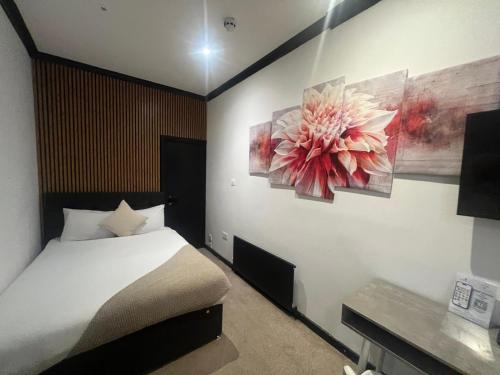 Habitación cuádruple del hotel Oyo Amsterdam. Foto 5