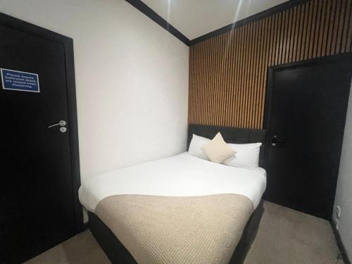 Habitación cuádruple del hotel Oyo Amsterdam. Foto 7