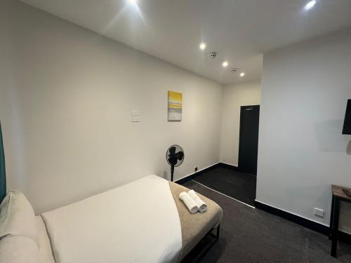 Habitación cuádruple del hotel Oyo Amsterdam. Foto 19