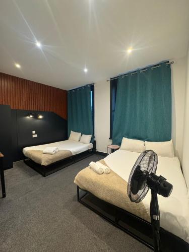 Habitación cuádruple del hotel Oyo Amsterdam. Foto 20