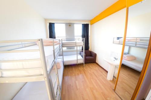 Dormitorio mixto con 4 camas del hotel Kensal Green Backpackers 1. Foto 1