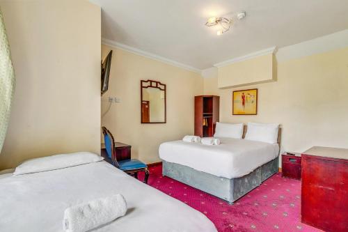 Habitación Triple del hotel London Star. Foto 1