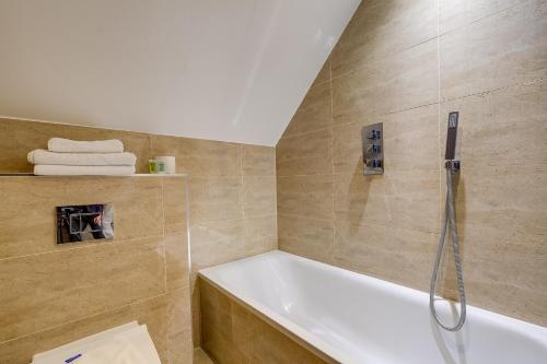 Habitación Doble Deluxe del hotel London Star. Foto 7
